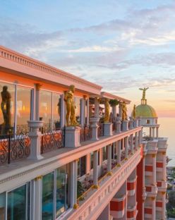 ANTIQUE ROMAN PALACE (ADULTS ONLY)