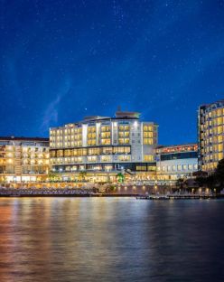 CHARISMA DE LUXE HOTEL