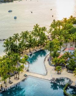 MAURICIA BEACHCOMBER RESORT & SPA