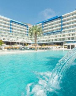 L'Azure Hotel