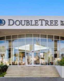 DOUBLETREE BY HILTON SHARKS BAY RESORT BEACH SIDE